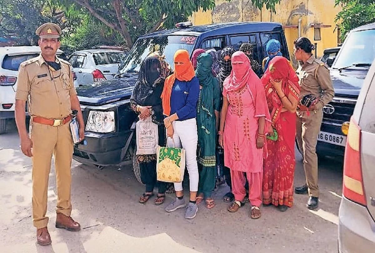 Police busted out brothel racket in Greater Noida hotel many arrested 