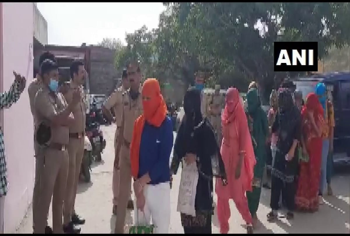Police busted out brothel racket in Greater Noida hotel many arrested 