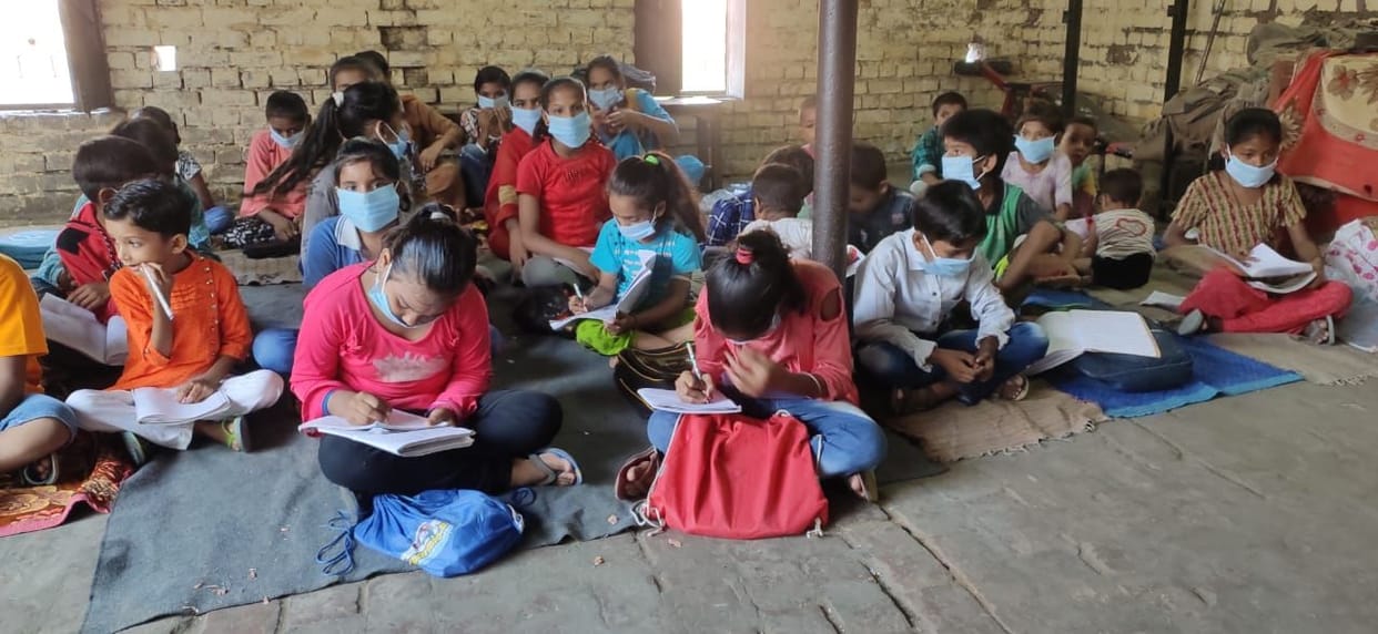 Capable of making garbage pickers by putting pen in the hands of children