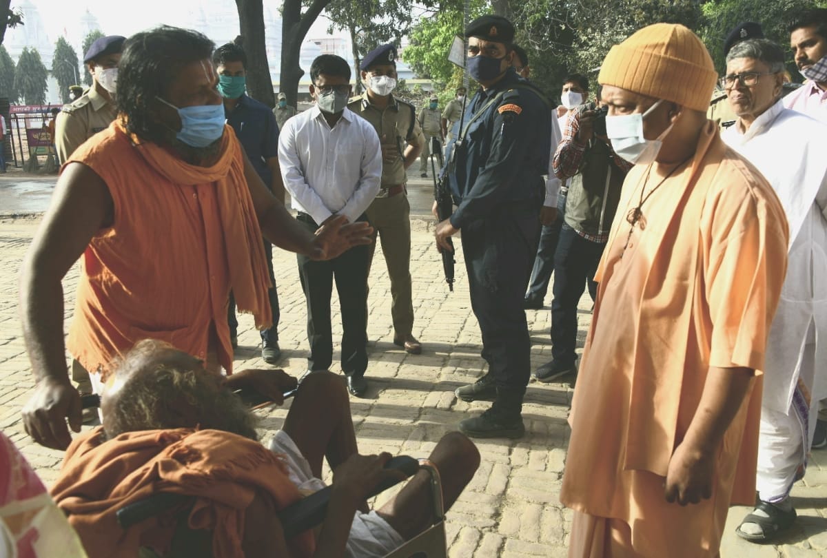 CM yogi listen problem in Janta darbar at Gorakhnath mandir Gorakhpur