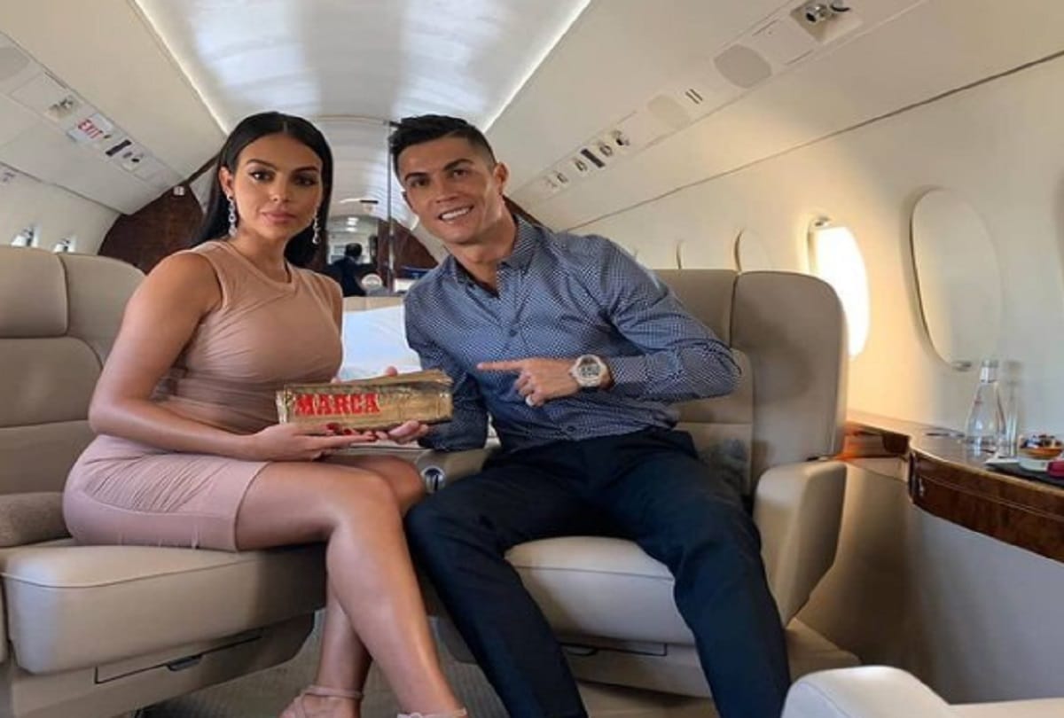 Football player Cristiano Ronaldo net worth and his lifestyle in hindi