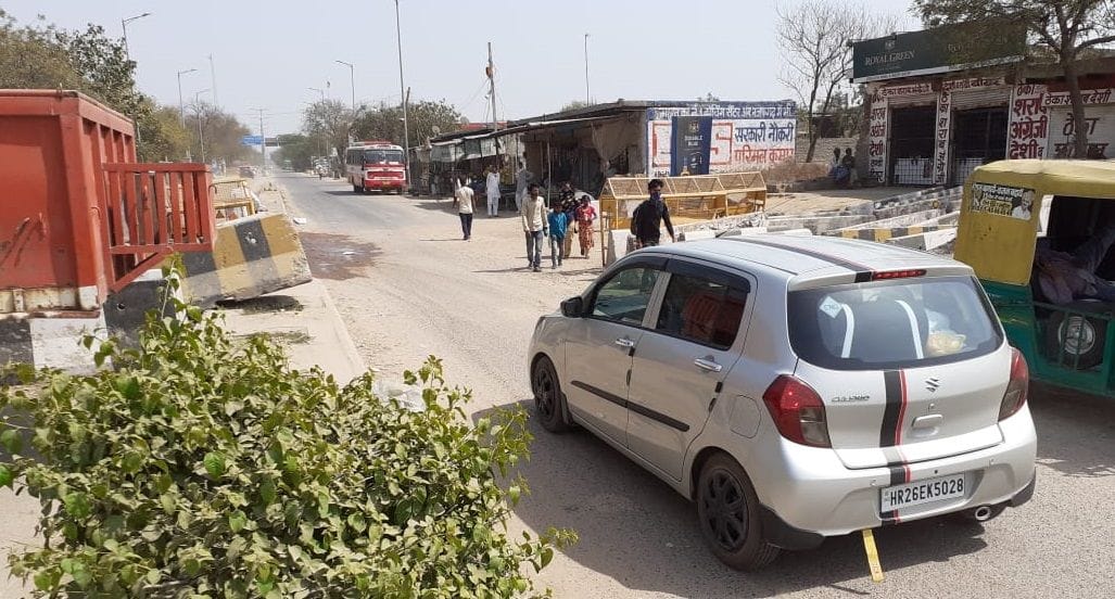 Traffic on one side removed from blockade, traffic movement started