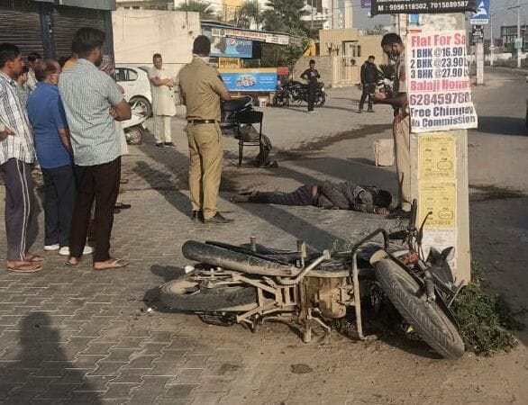 Bike collided with pillar, young man dies