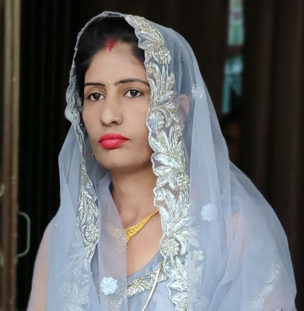 Injured in the road accident, the wife of the sarpanch of Ugrakhedi died.