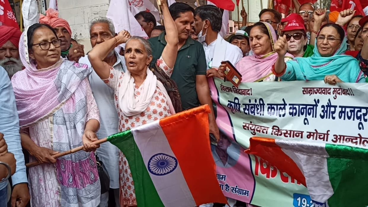 Kisan Padayatra left after public meeting at Kisan Bhavan, the wife of the sarpanch of Ugrakhedi, who was injured in the road accident, died.