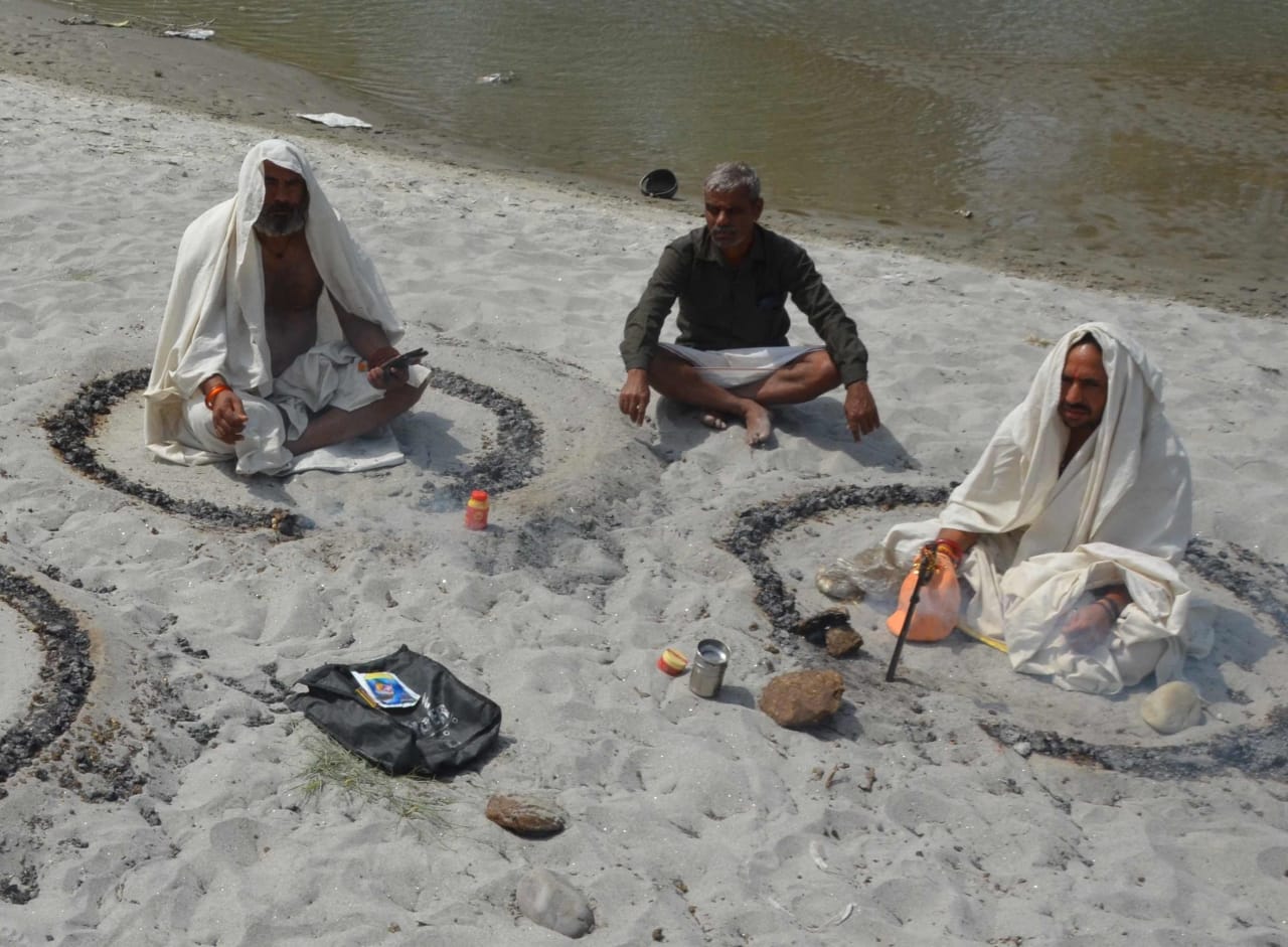 Haridwar Kumbh 2021: saints are doing tapasya on hot sand in the hot sun