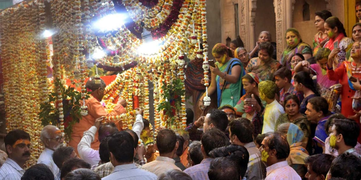 Holi is played in Govardhannath temple first in the city