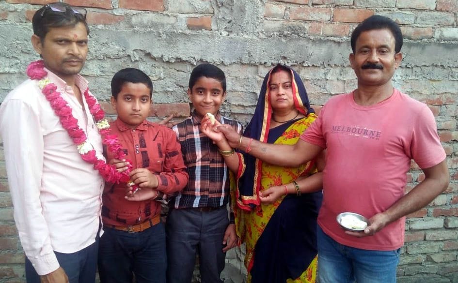 sainy aphasar ban maan kee jindagee karana chaahate roshan