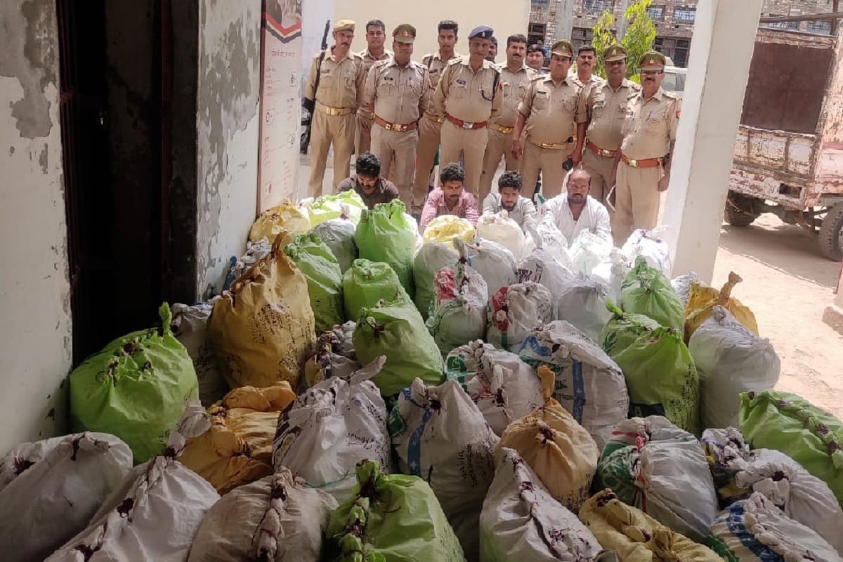 Jaunpur Police and Narcotics Department recovered Hemp smuggling with banana