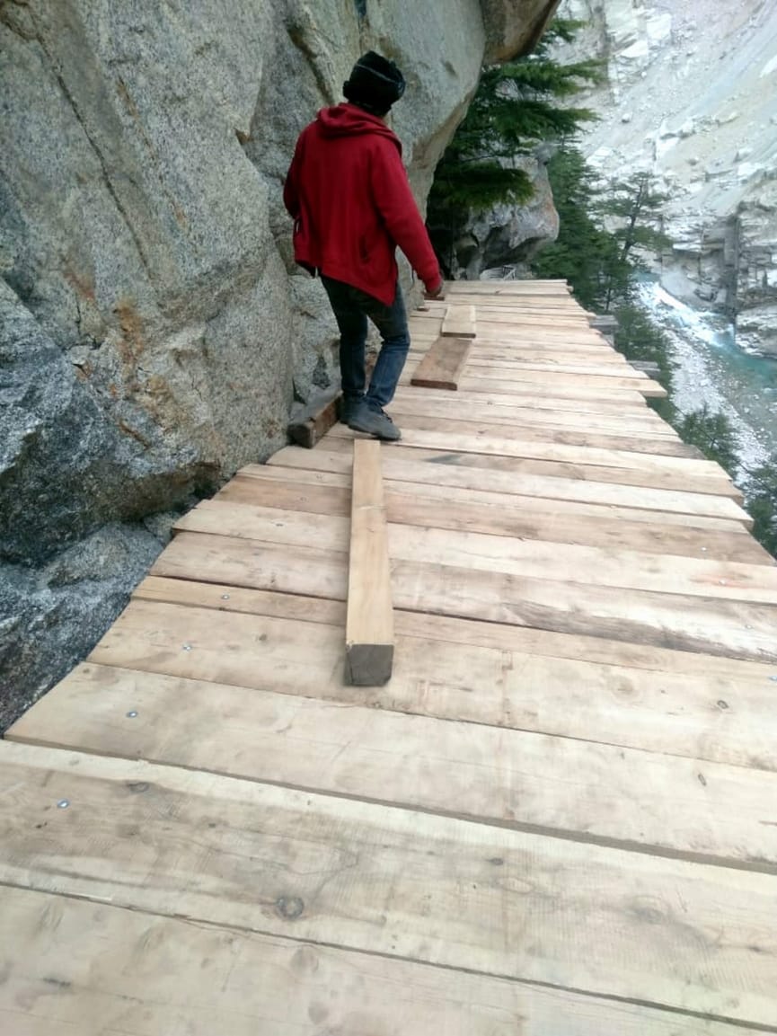 uttarakhand news : Soon you enjoy thrill of walking on gartang gali on a steep cliff over 300 meter deep ditch.