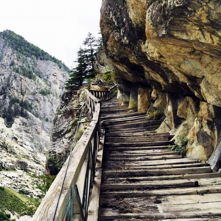 uttarakhand news : Soon you enjoy thrill of walking on gartang gali on a steep cliff over 300 meter deep ditch.
