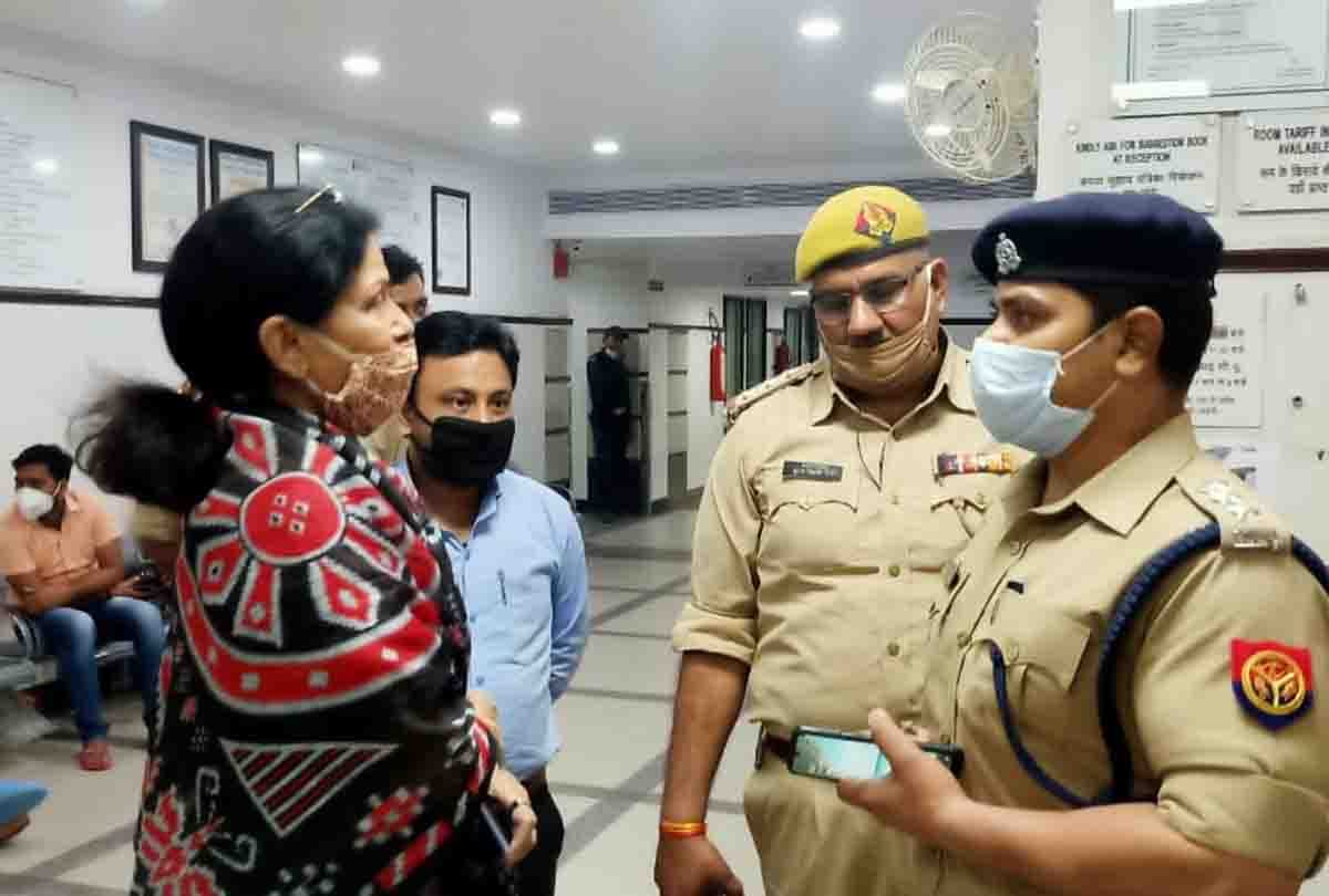 Stone pelting, chowki incharge, head constable and a woman injured on police team in Rasulabad, Kanpur dehat