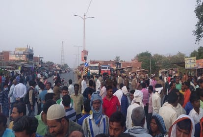 Prayagraj: Kishore's body found on railway track, family jammed highway