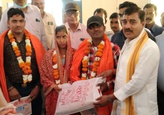 Seven couples get married in Vedic rituals
