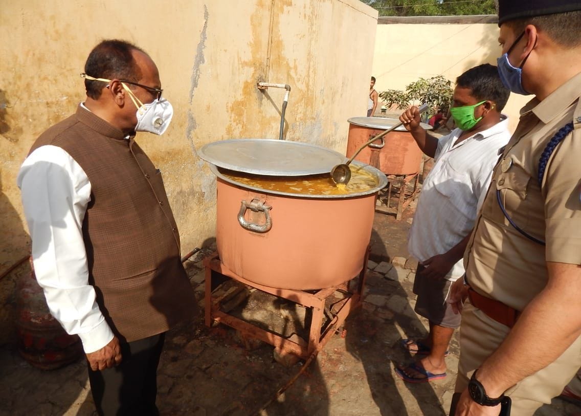 Breakfast and food should be given to the prisoners in time: District Judge