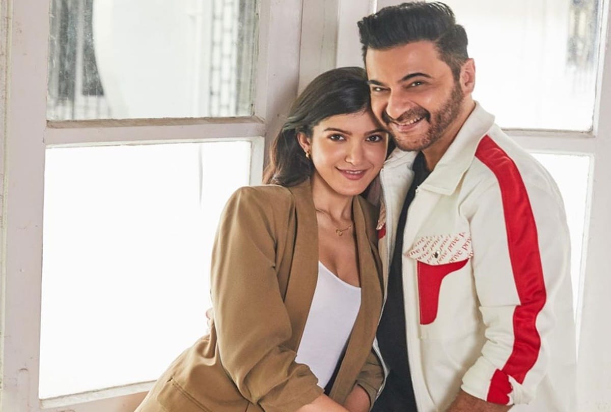 Karan Johar announces Sanjay Kapoor and Maheep daughter Shanaya Kapoor debut film shooting begins in July