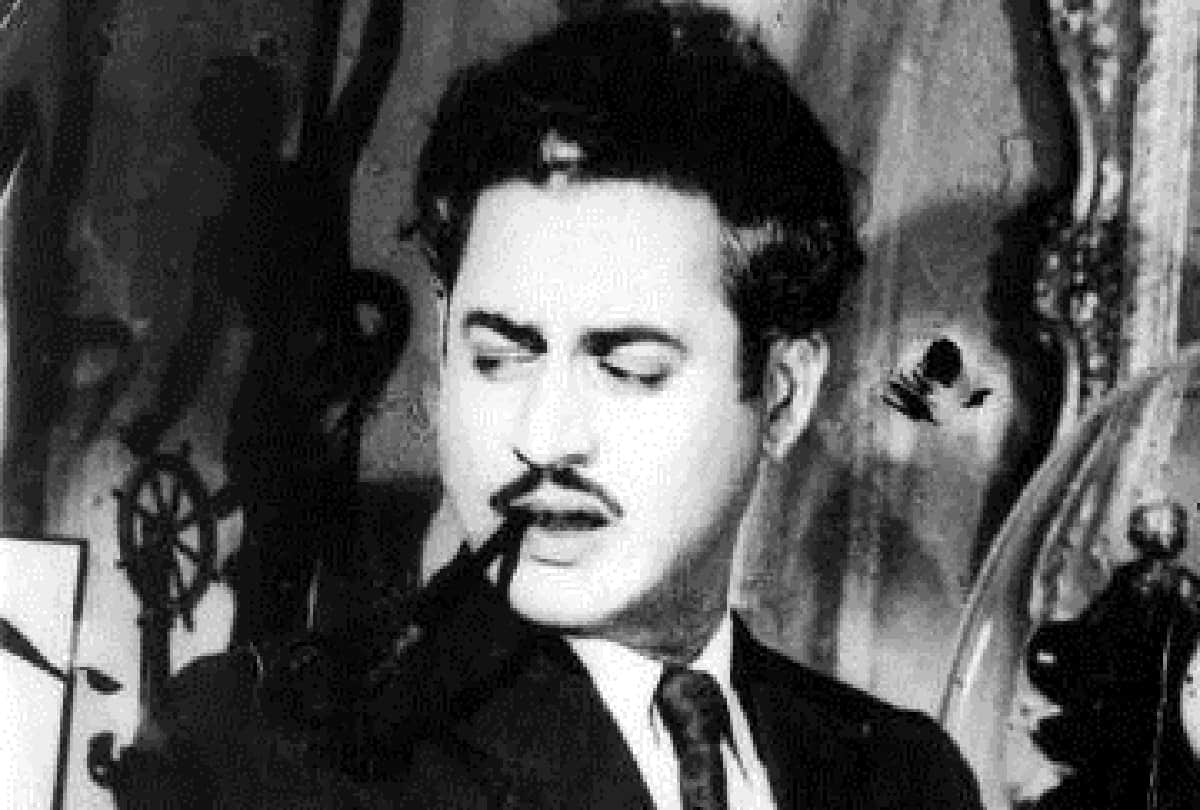 ‘Pyaasa’ hero Guru Dutt pay bundle of notes at kotha here interesting story
