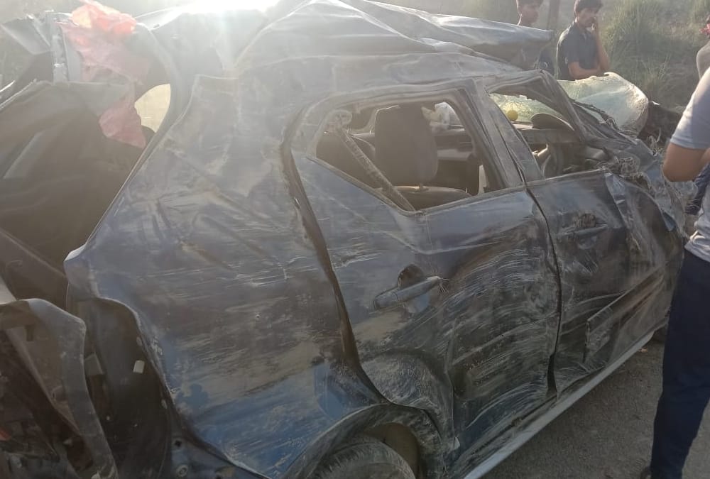 An uncontrolled car falls in a pathole in Raebareli two died.