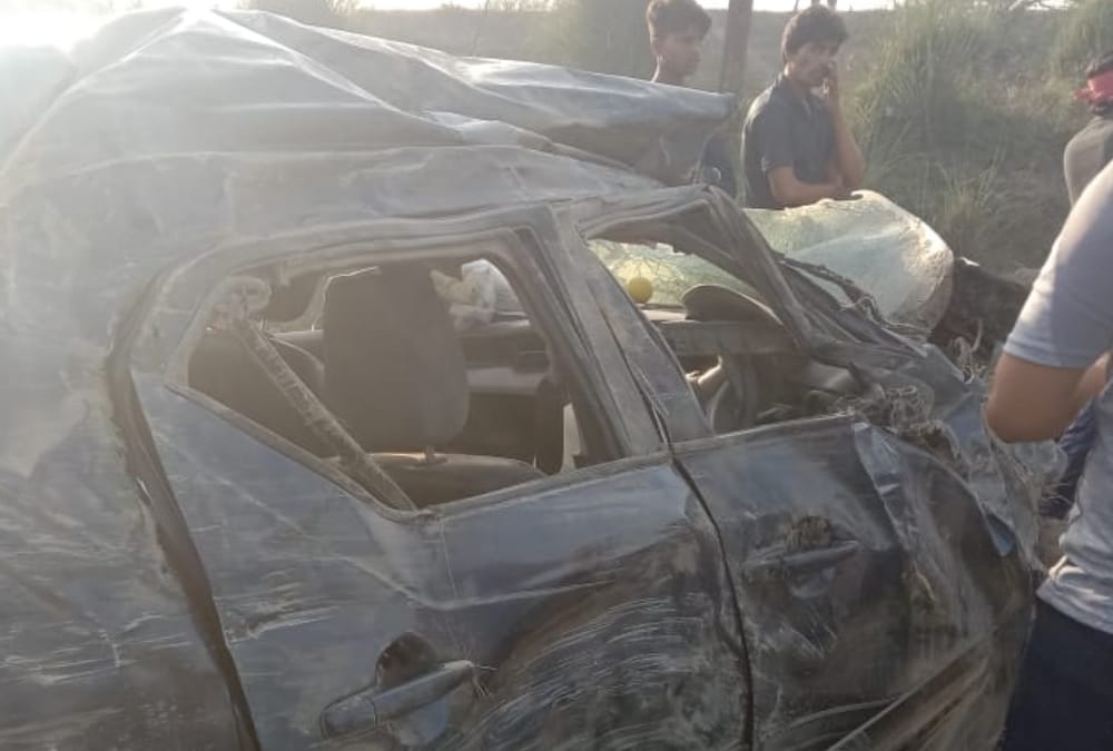 An uncontrolled car falls in a pathole in Raebareli two died.