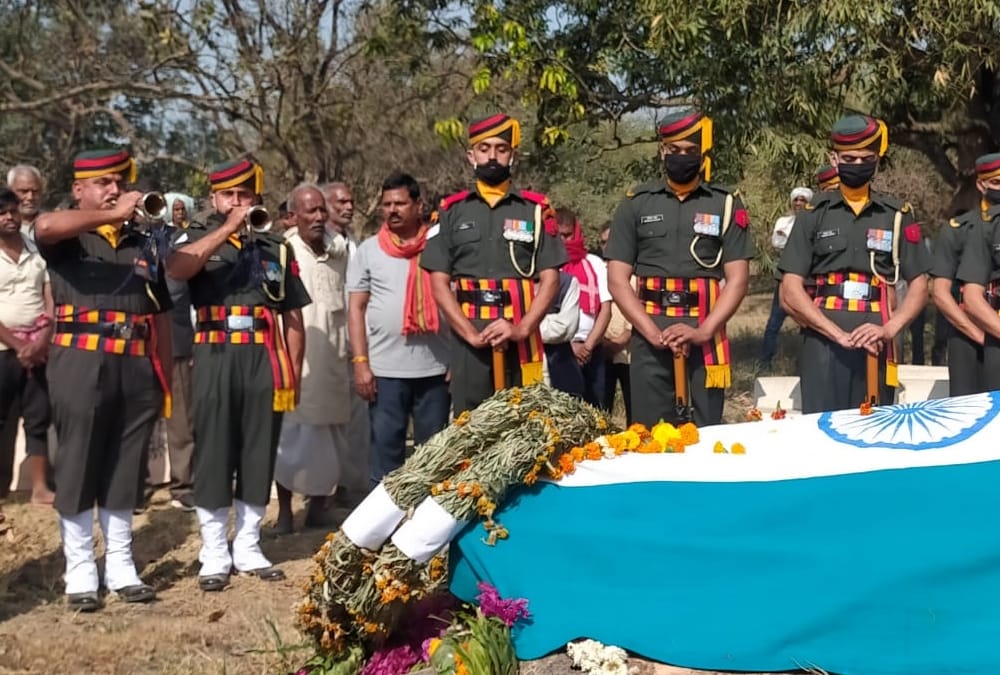 Armyman cremated in amethi.