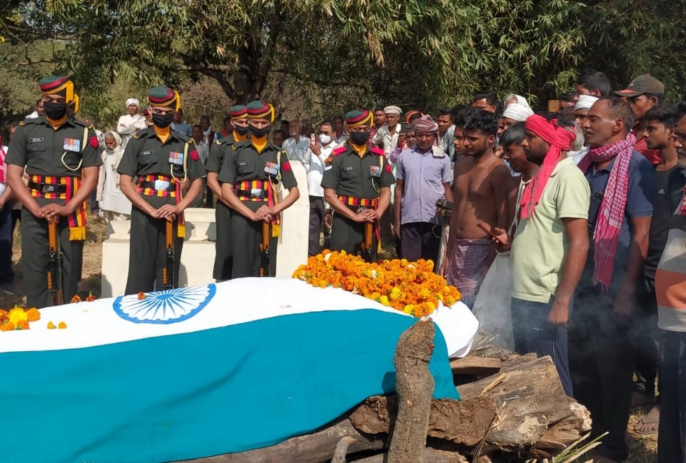 Armyman cremated in amethi.