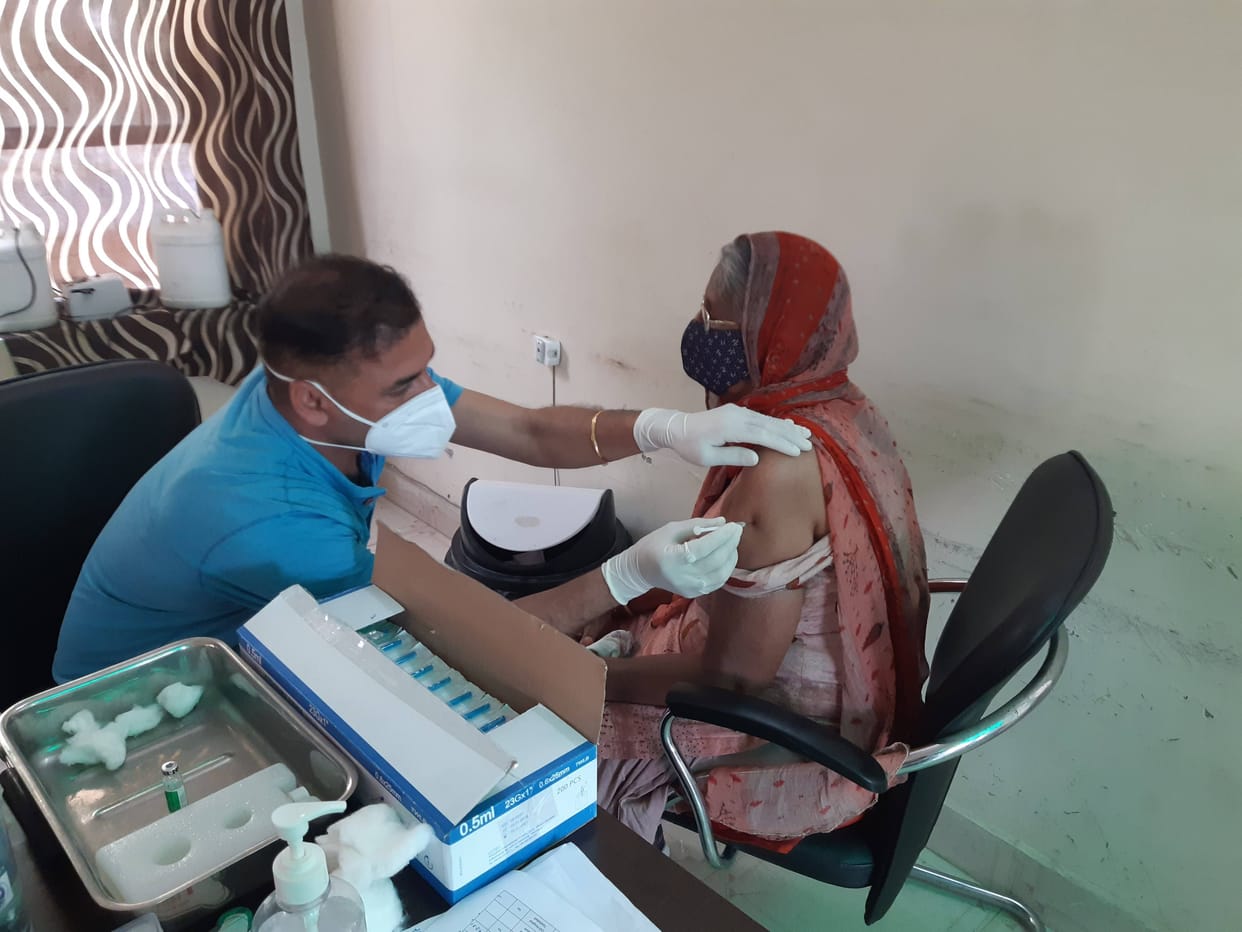 Vaccination target remained incomplete on first day, 6867 people including 5815 elderly people got corona vaccine applied
