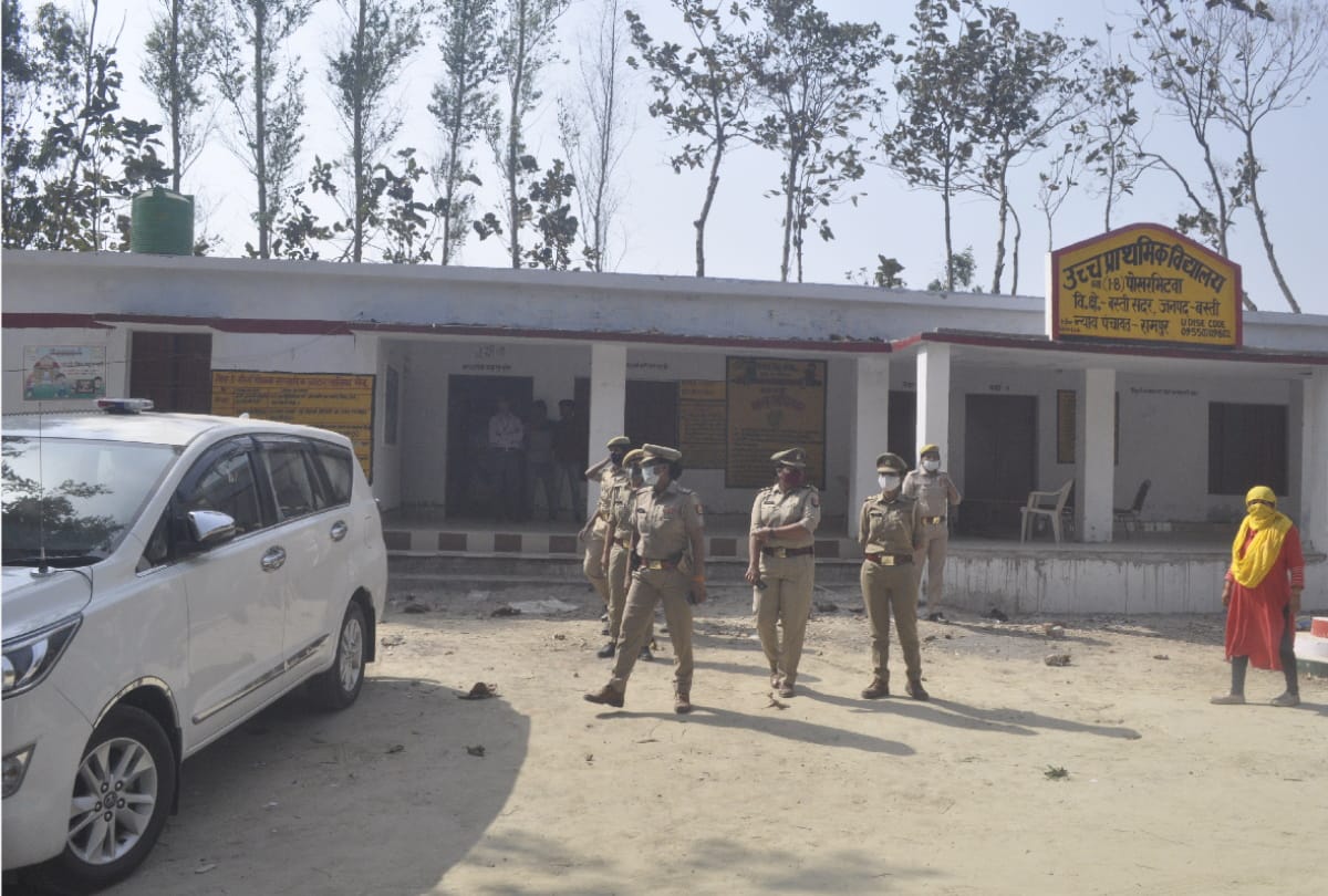 Aashiq Mijaz Daroga Case filed against 12 including ten policemen in Basti