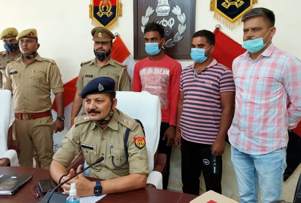 Two arrested with adulterated wine in Amethi.