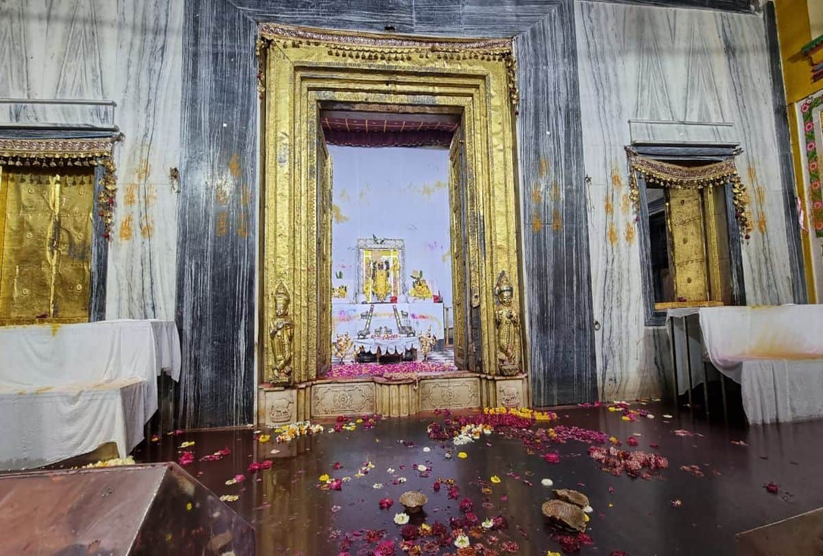 Akshaya Tritiya 2021 Banke Bihari Charan Darshan In Vrindavan Due To Lockdown