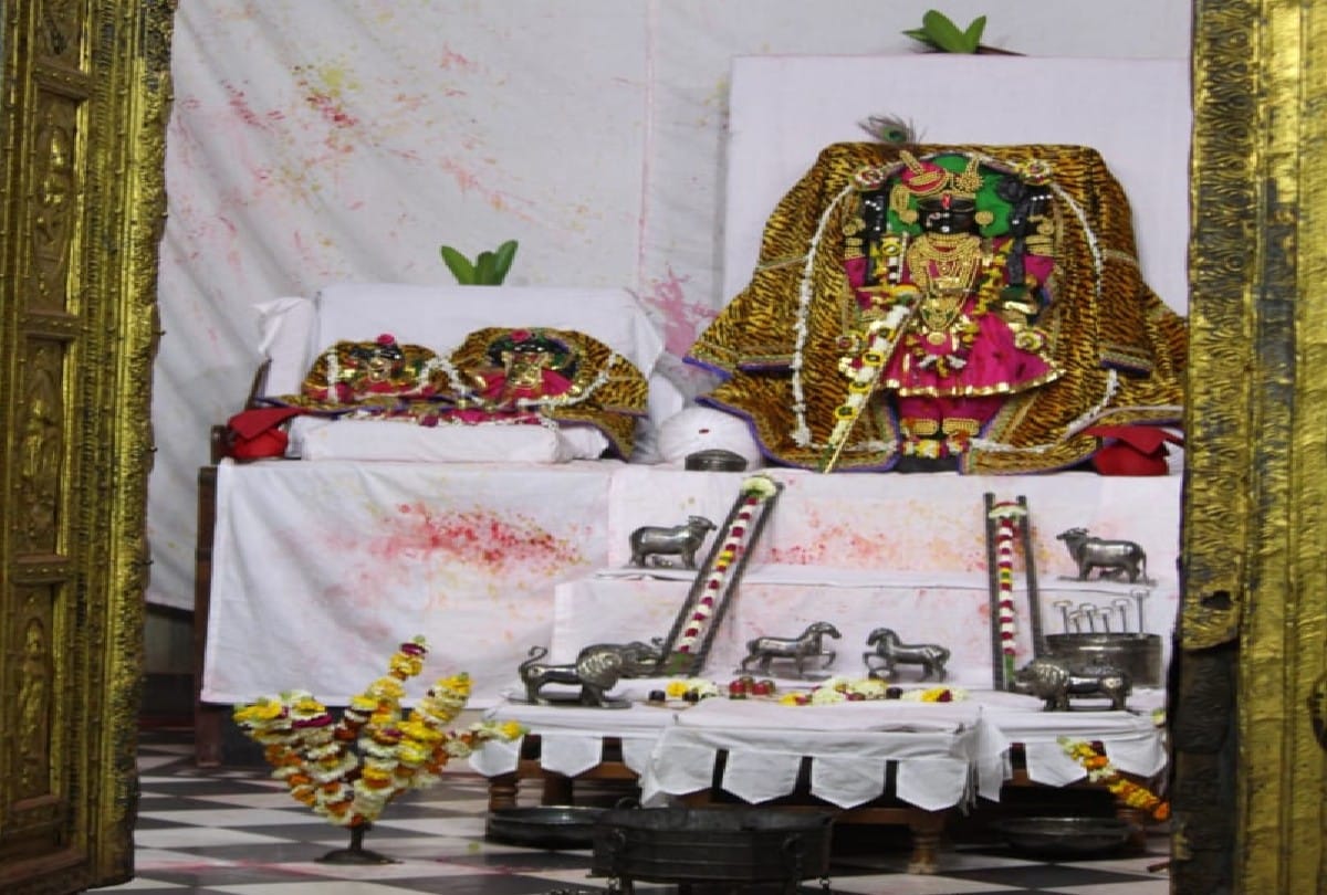 holi celebrations in dwarkadhish temple mathura
