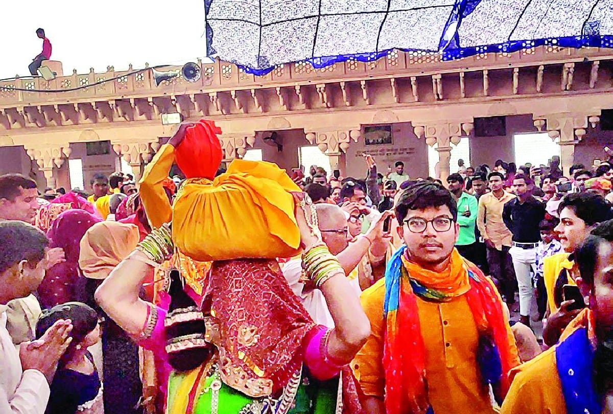 Mathura holi news: lathmar holi celebrations in barsana today