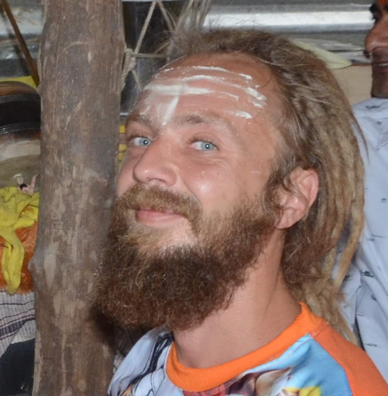 Haridwar Kumbh 2021: foreigner devotee become saint came in kumbh, watch in photos