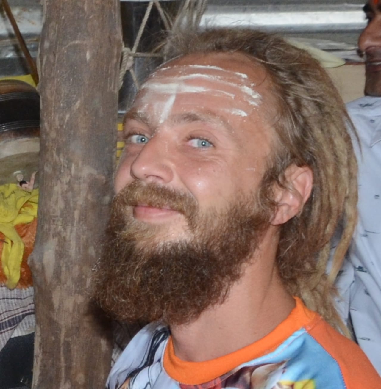 Haridwar Kumbh 2021: foreigner devotee become saint came in kumbh, watch in photos