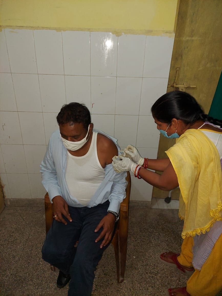 Hathras: 5,300 people get corona vaccine