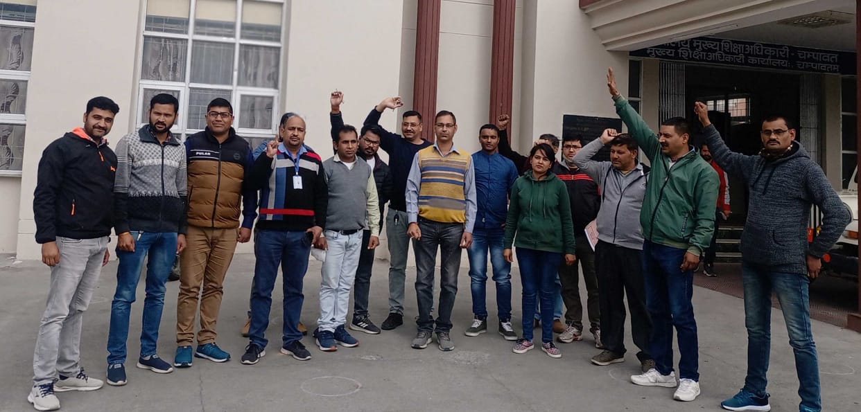 Ministry personnel protest black lace dam