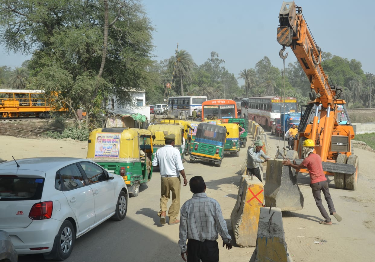 bolder install on lal fatak overbridge