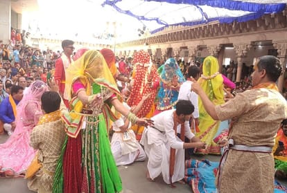 Lathmar Holi Celebrations Starts In Barsana Mathura Holi News