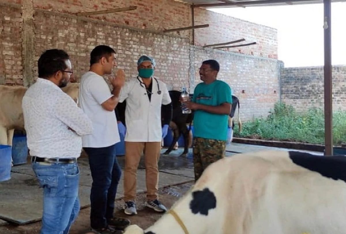 MS Dhoni Starts retail business milk fruits and Strawberry at Eeja farm outlet in ranchi