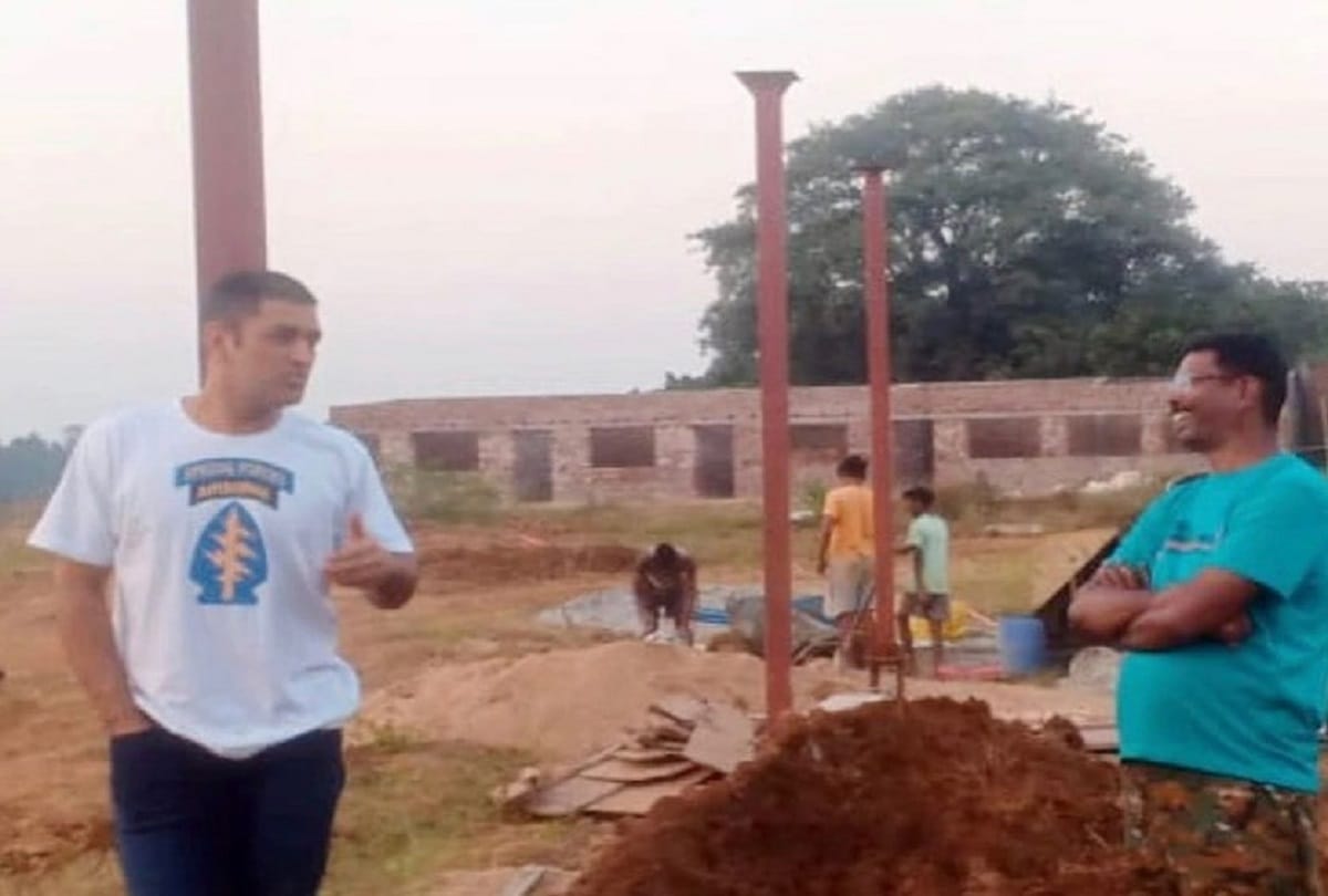 MS Dhoni Starts retail business milk fruits and Strawberry at Eeja farm outlet in ranchi