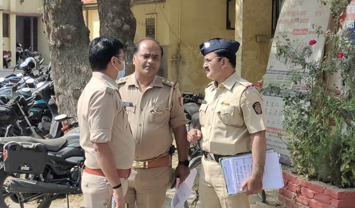 दक्षिण मुंबई के भुलेश्वर इलाके में एक आभूषण की दुकान में करीब आठ करोड़ की चोरी।