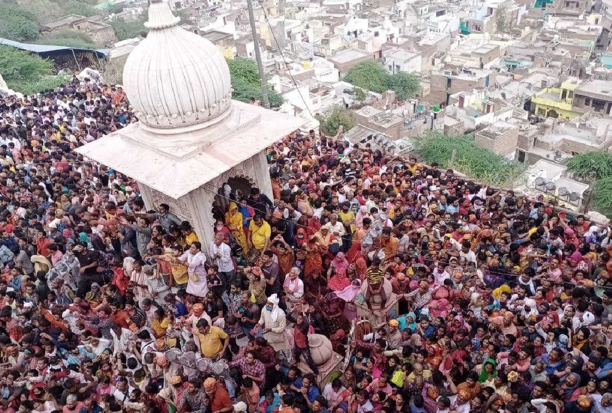 holi celebrations in dwarkadhish temple mathura