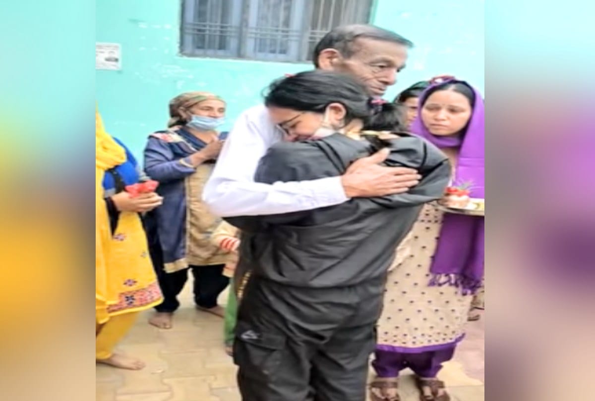 shikha of chamba got forth position in has exam, her eyes are filled with happiness of success