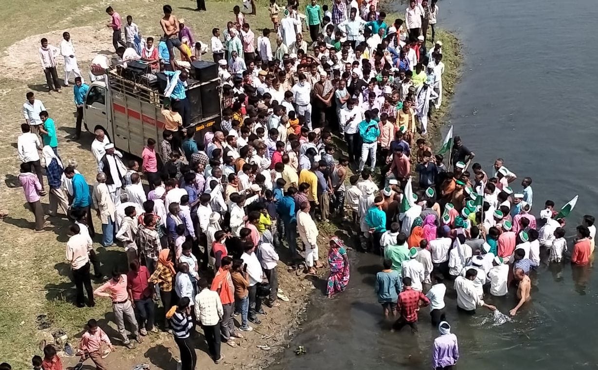 Water Satyagraha to improve the condition of the roads
