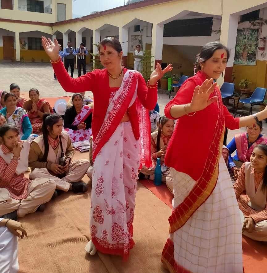 holi celebration in bageshwar