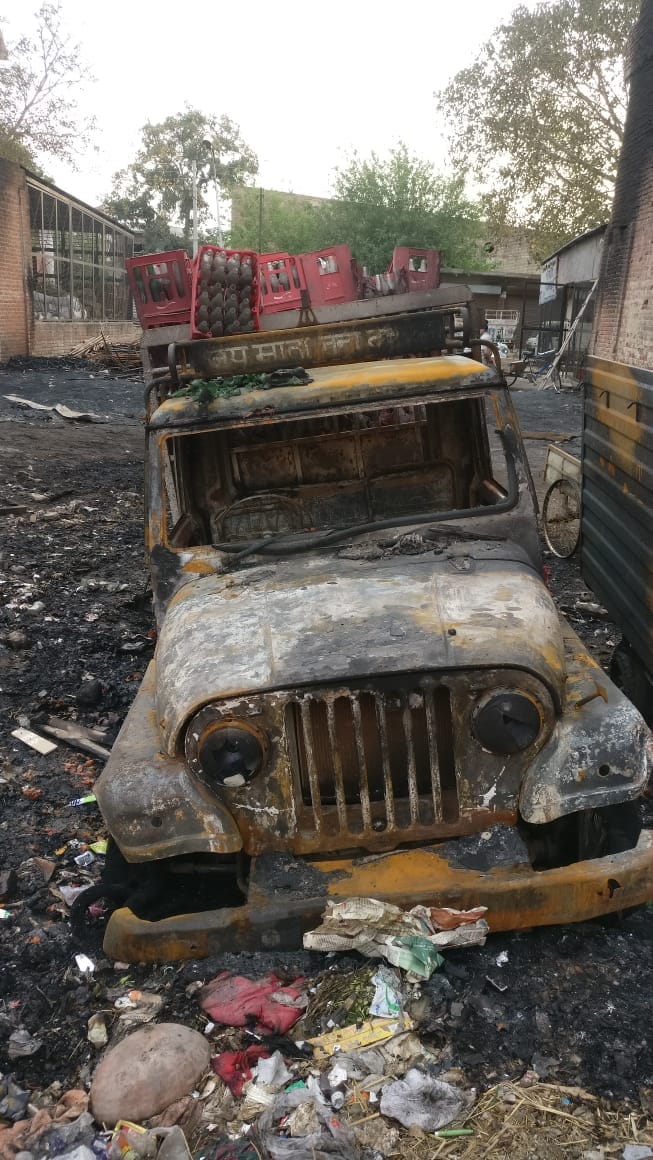 Four vehicles including pick-up burned due to fire in warehouse
