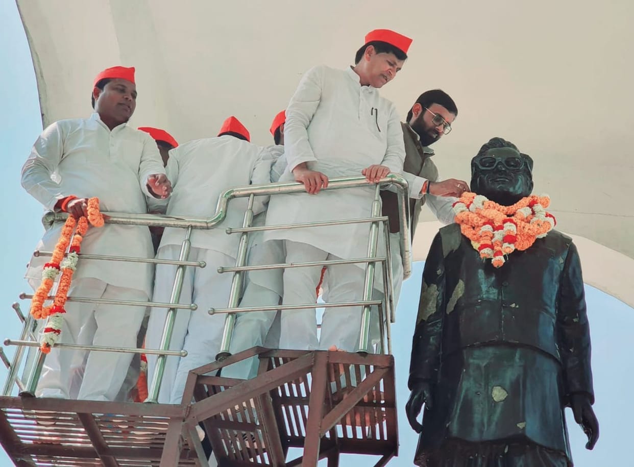 Dr. Lohia pledges to follow the given path