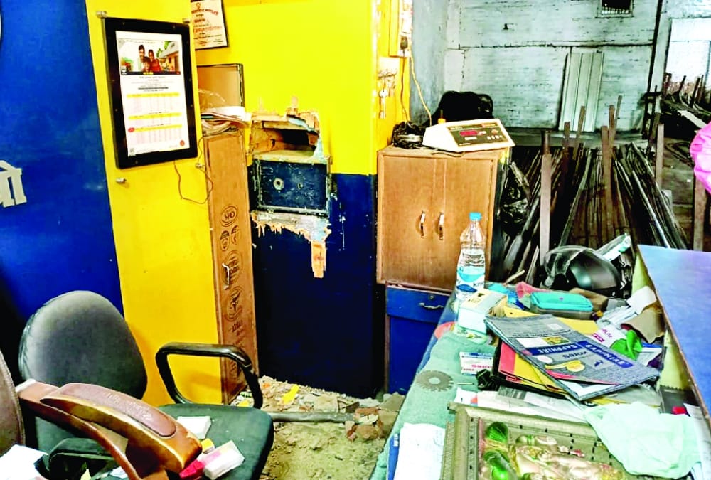 theft in shop in bahraich