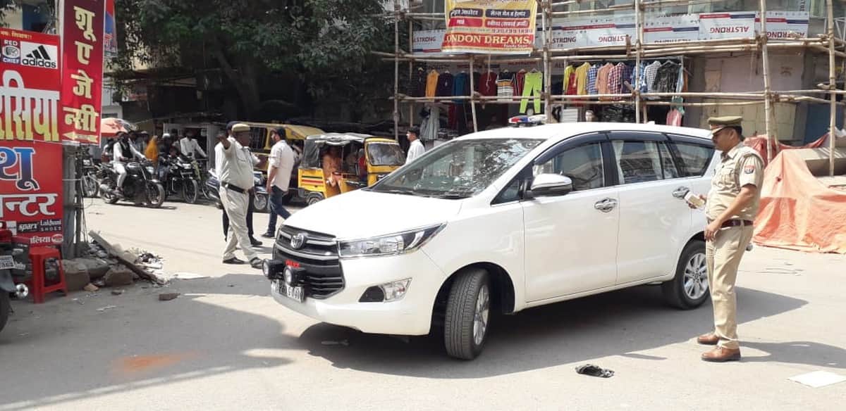 Traffic police constable stop ballia SP vehicle for violation of traffic rules