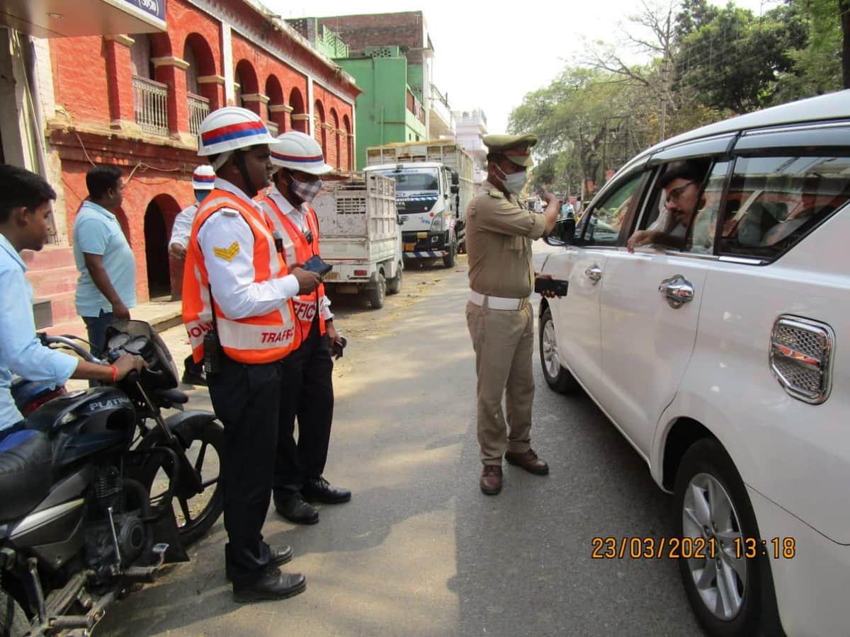 Traffic police constable stop ballia SP vehicle for violation of traffic rules