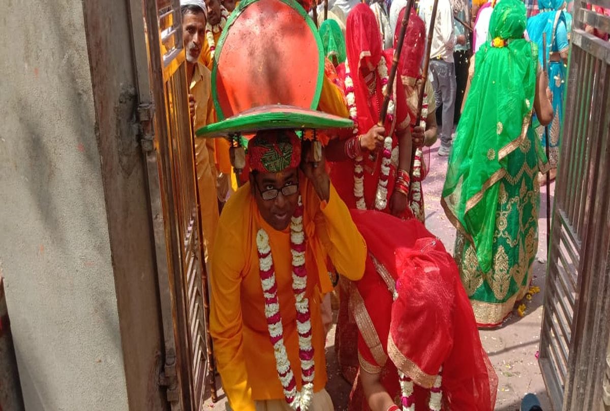 Lathmar Holi Celebrations Starts In Barsana Mathura Holi News
